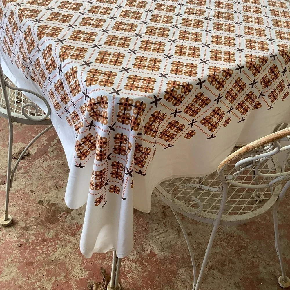 Vintage Tablecloth Linen Tablescapes
